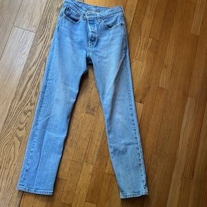 Womens Levi’s 501 light wash button fly 27x30